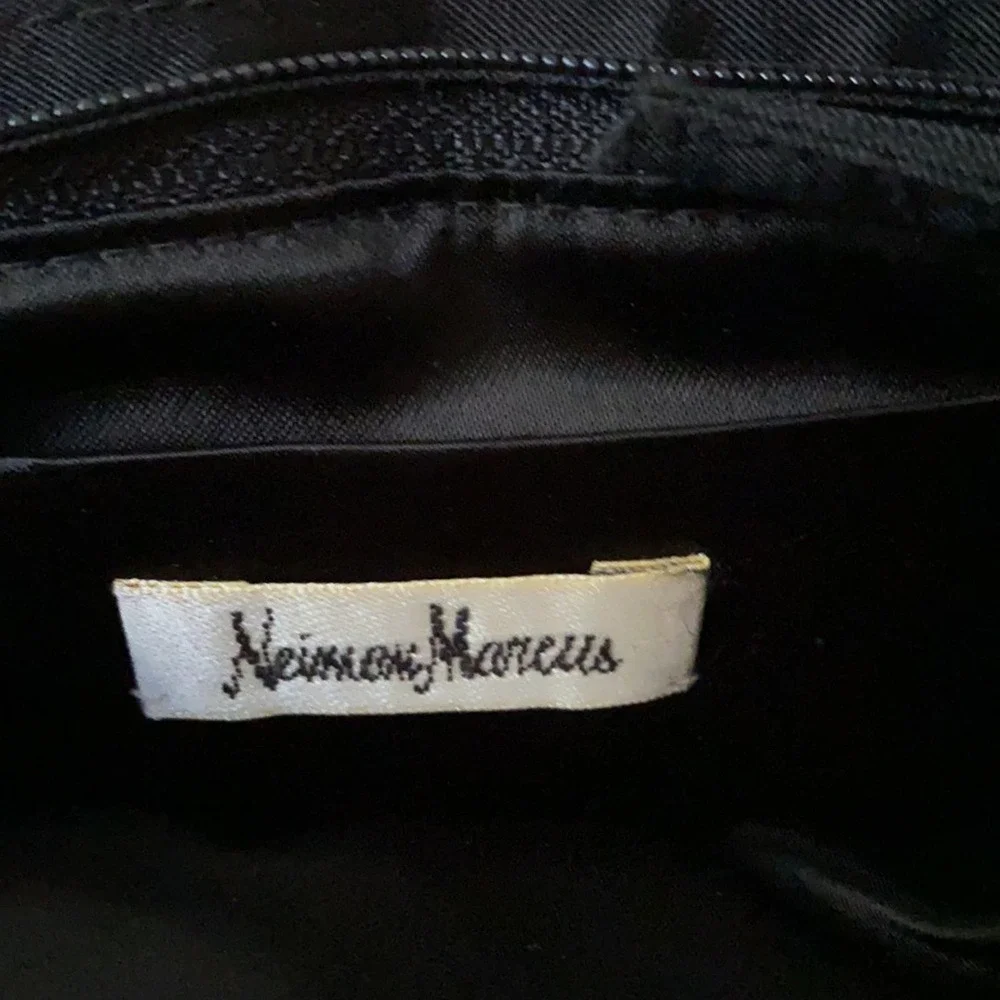 Neiman Marcus Black/Clear Beaded Zip Top Clutch Purse VERY NICE!!‎
